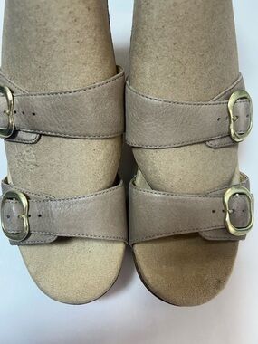 Dansko Sophie double buckle straps tan size 39(8.8-9) EUC NO SIGNS OF WEAR.